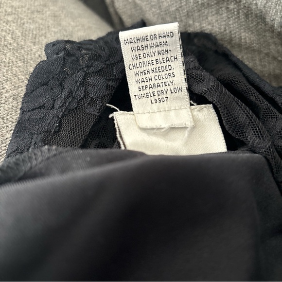 Newport News Double Lined Tank - Picture 5 of 9